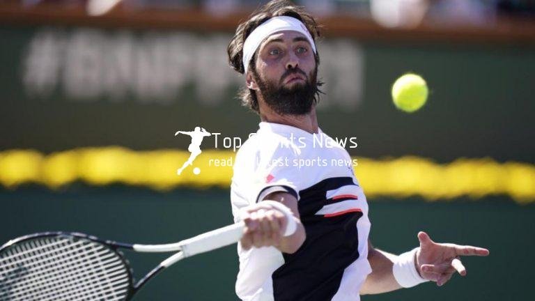 Basilashvili ousts Tsitsipas to make semis